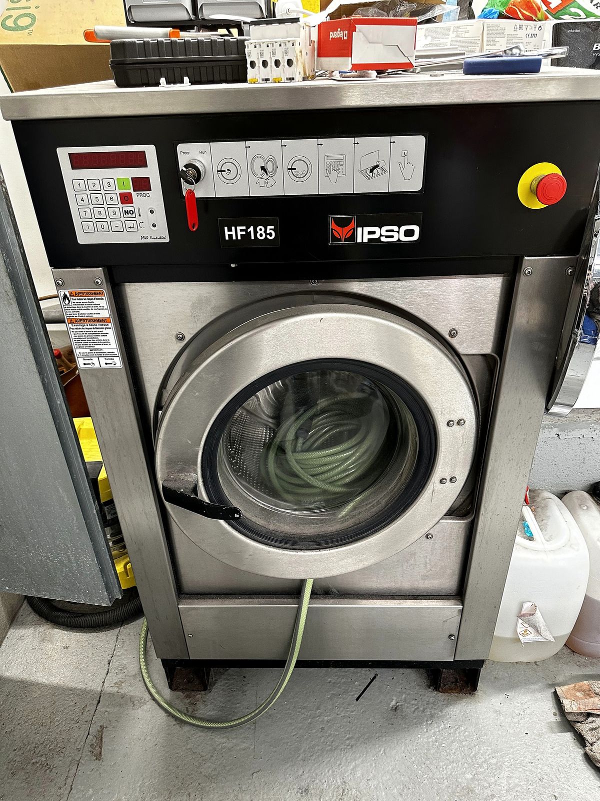 Machine de lavage professionnelle de l’atelier NT 91 à Prunay-sur-Essonne